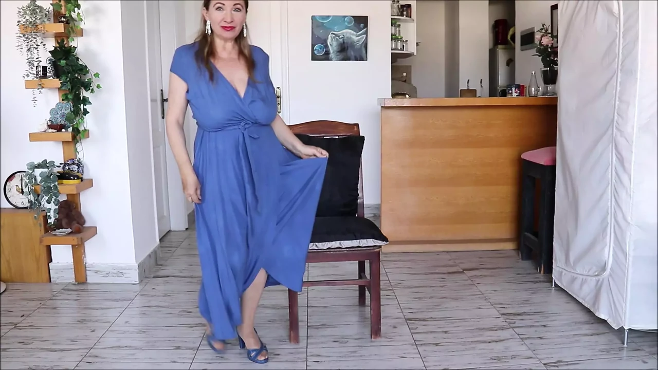Kinky busty granny MariaOld pissing, take off pantyhose and insert it in the shaved pussy