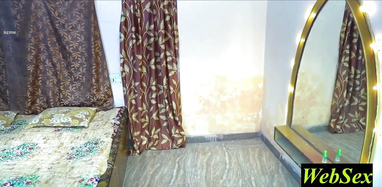 Người mẫu gợi cảm Ấn Độ chụp ảnh khiêu dâm và làm tình lãng mạn với người quay phim