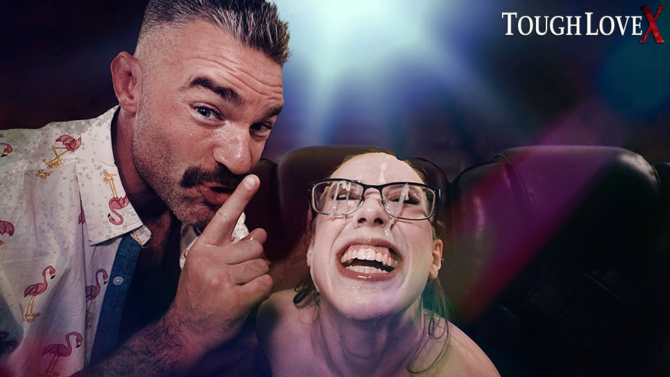 Toughlovex - một mình trong rạp hát với jackie hoff