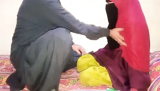 Gadis muslim berhijab sama guru kuliah di kamar