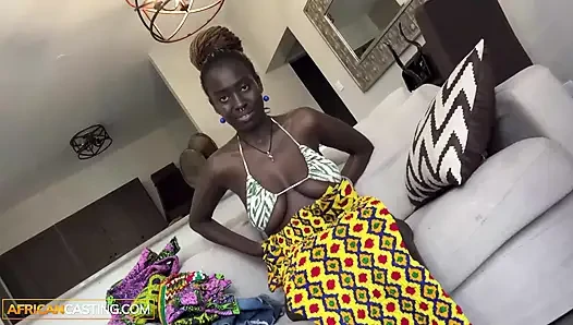 Cewek semok kulit hitam dengan toket besar dan pantat bahenol lagi asik ngentot kontol besar pria kulit putih - pov reverse cowgirl