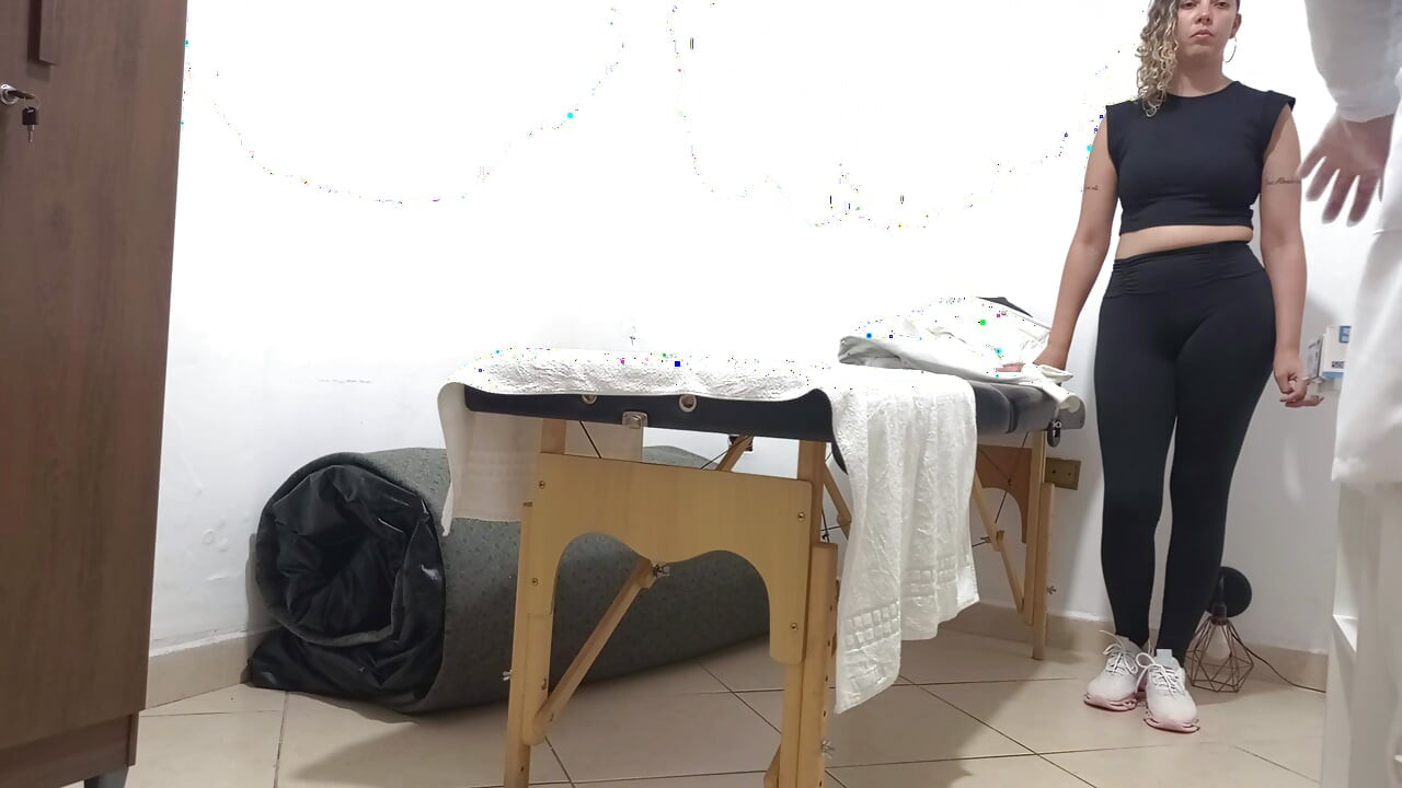 Gerçek bir proktolog tarafından yapılan anal muayene.