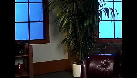 Azgın arkadaşımı sik: götü büyük sert yarağın için hazır!!