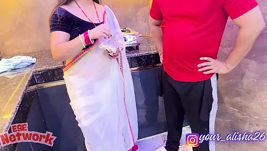 Bhabhi Ne Bulaya Sabzi Waale Ko Gharpe aur phir Ghapa-gap-ghapa-gap...