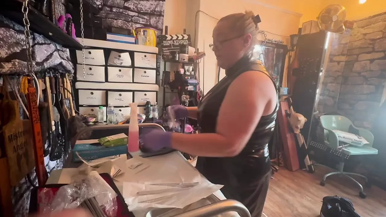 Felkészülés a hangzásra Domina Satanával és Mistress Izarral
