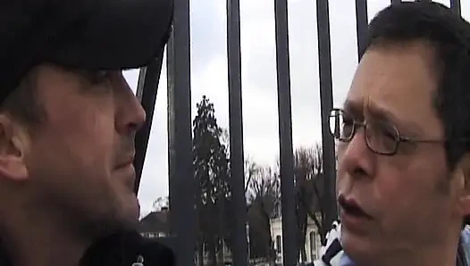 Abgeschleppte blonde französische hure reitet zwei schwänze vor gesichtsbesamungen