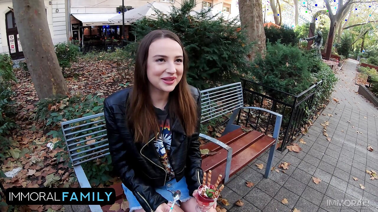 Chảy tràn tinh dịch sâu cho Kylie sau khi nện đôi không ngừng!