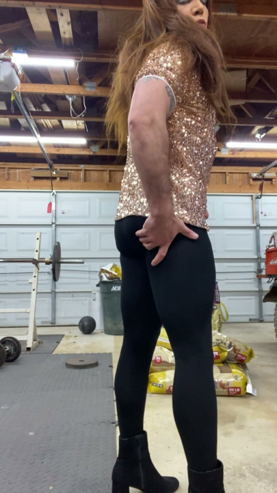 David in leggings | Clip 1