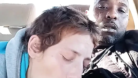 Грязная уличная шлюха пьет мою сперму на завтрак. МАМАША