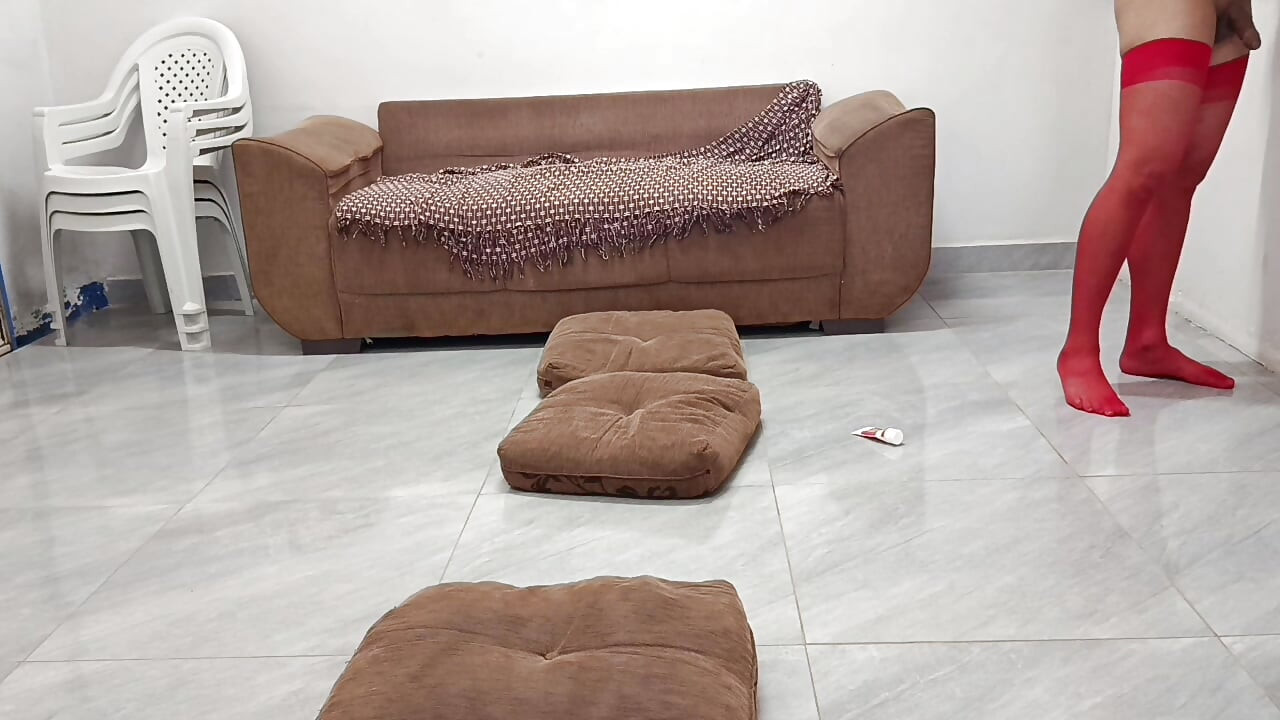 アマンダの壊れたお尻を殴る