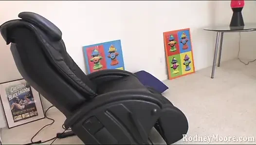 Горячая милфа делает все это и получает брызг спермы в лицо