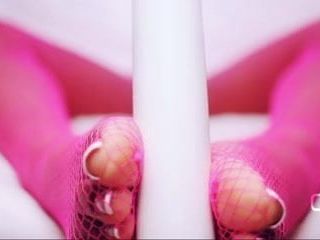 Darla - сексуальная французская Pedi в ярко-розовых чулках