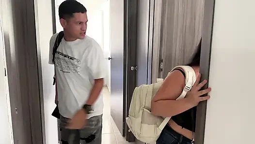 Gibt es im Hotel keine Zimmer mehr? Ich muss ein Bett mit meiner lateinamerikanischen besten Freundin teilen