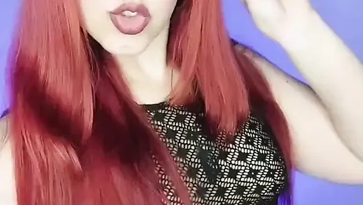 Patronum beni karısının kıyafetlerini ve oyuncaklarını kullanarak yakalıyor! Geri durma, ne gerekiyorsa yaparım!