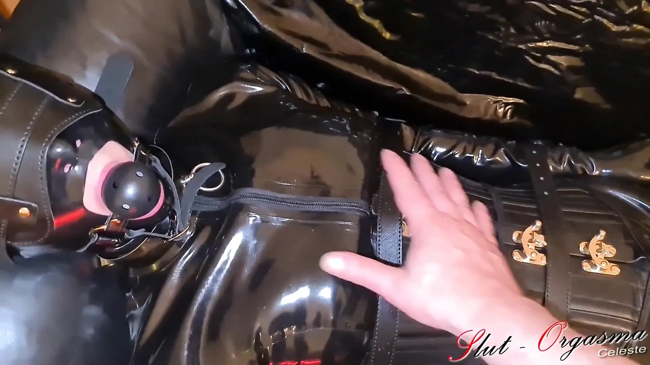 Slave slut-orgasma Celeste bound in black latex and leather pushed to a orgasm