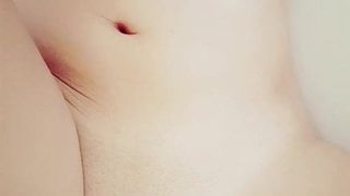性感的菲律宾青少年女友在她多汁的阴户里被干