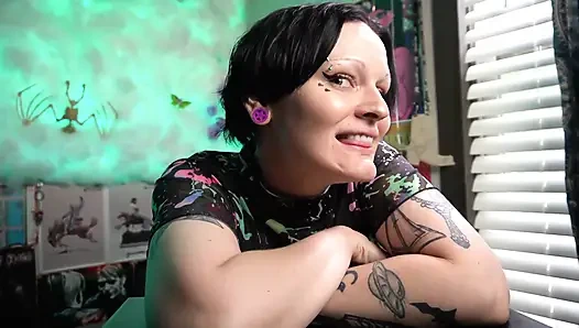 Joi toket besar alami dan gigi cantik