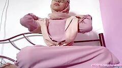Hijab coquin, cette femme veut vraiment une bite