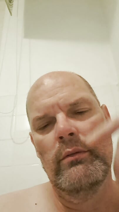 Dildo sucking in the bathtub