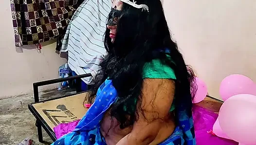 Indische Hausfrau an ihrem Geburtstag