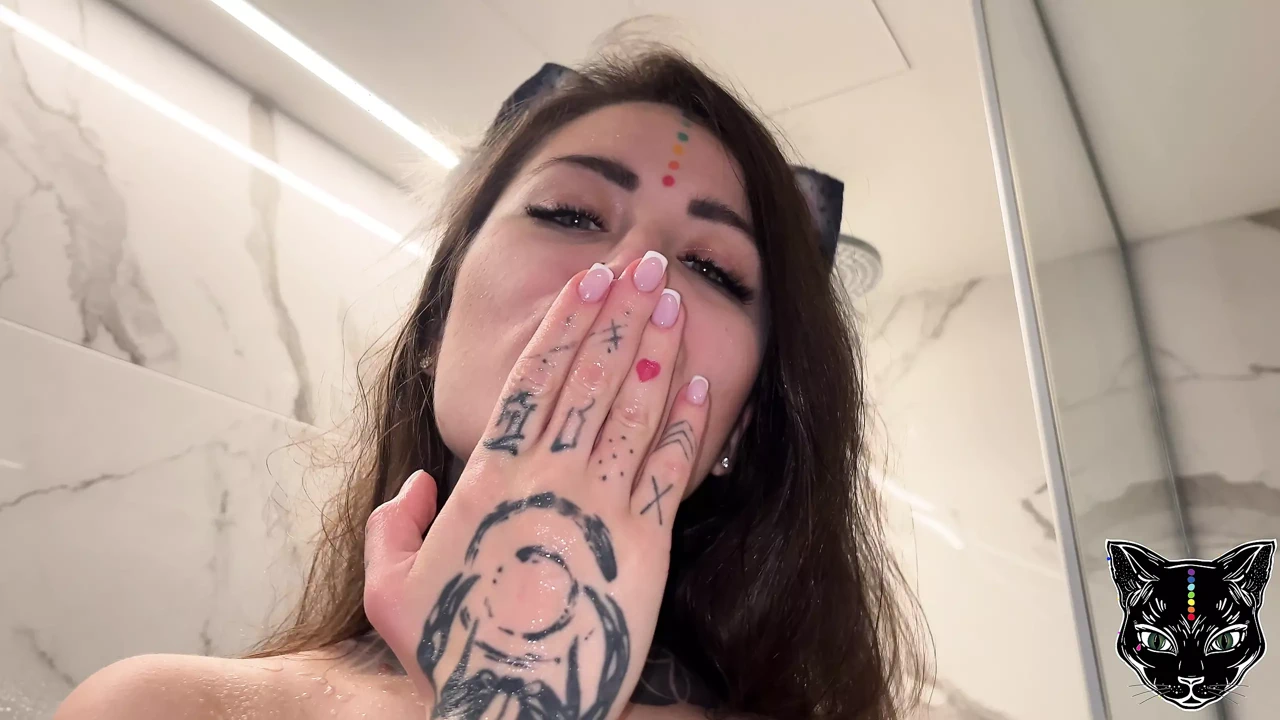 Mari Galore have fun in the shower with a new friend