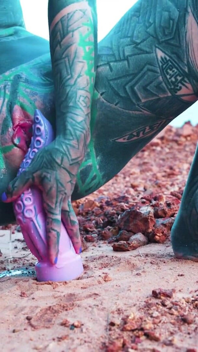 Masturbuji venku poblíž konečníku s robertkem | Klip 3