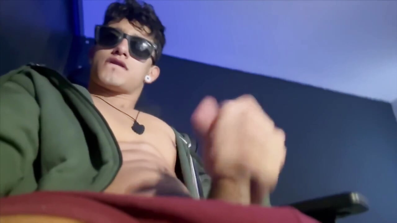 Hetero masturbates live and drips milk