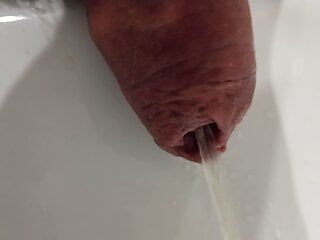 Powolna masturbacja i sperma na nodze