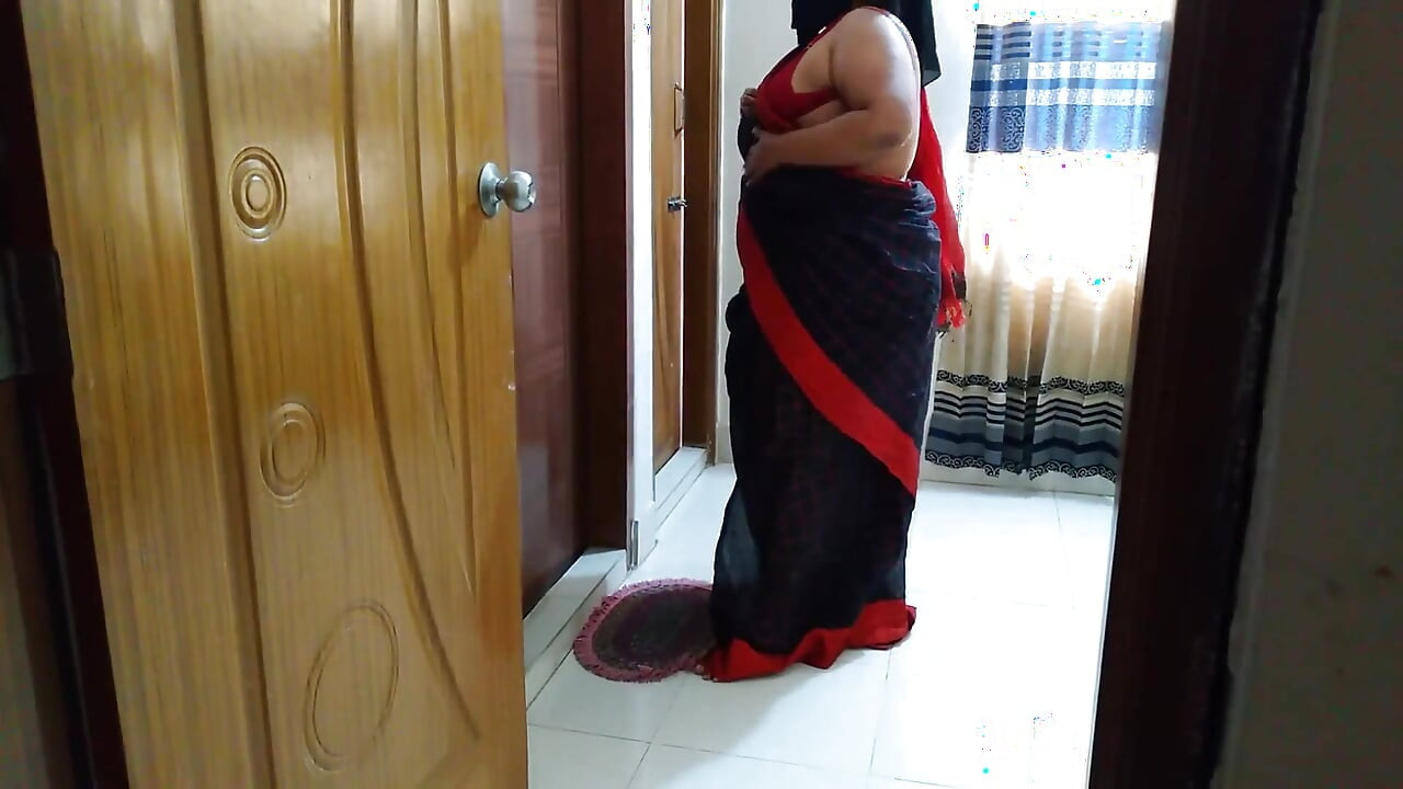 Asian Hot Saree 35-year-old BBW Woman Tied Her Hands to the Door and Fucked by Neighbor