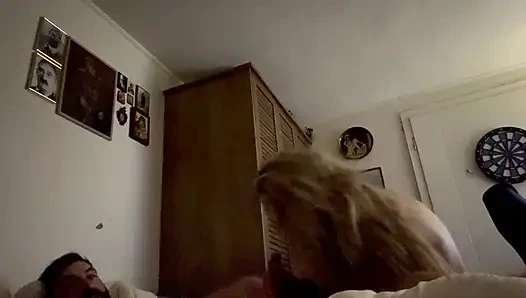 Sarışın ateşli karımı sert sikiyorum sonra 69 pozisyonunda sikiyorum