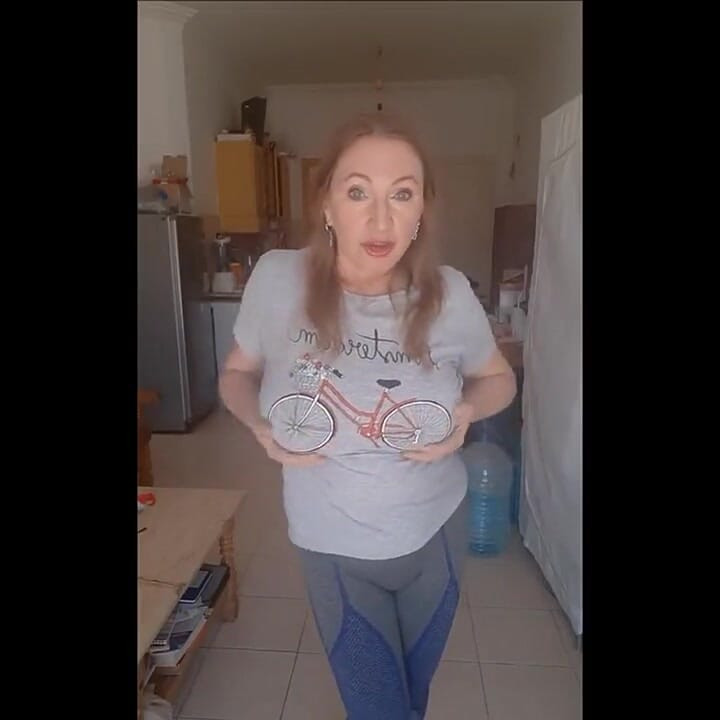 好看的跳砲舞...終於裸體跳舞了...看看我的大奶子是如何跳舞的...