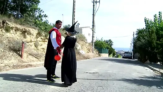 The witch Gina can not only ride the broom