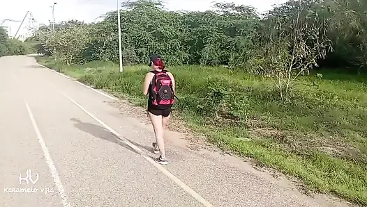 Cowok mesum nunjukin kontolnya di depan umum dan aku nggak bisa menahan diri untuk ngentot di gedung bekas