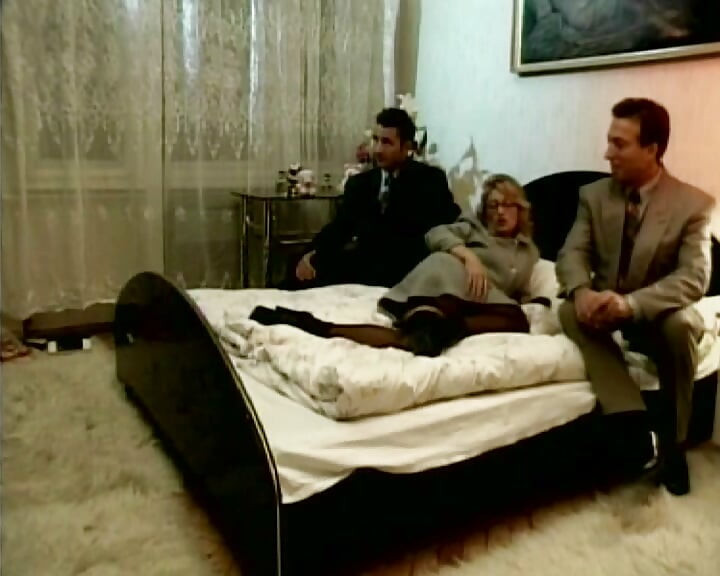 Loira Elegante da França Levando Dupla Penetração