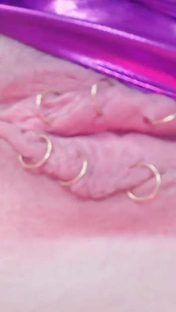 Momen wajib dibagikan sama "tante seksi dengan lingerie pvc spandeks ungu"