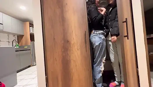 Мы потрогали в чулане до приезда ее мужа!!