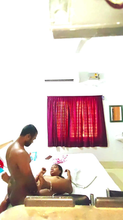 Mitrachi aai Mota lauda ghusai kamwali bai ke chut me | Clip 1