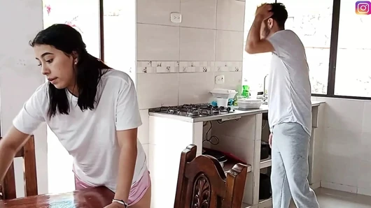 Ibu tiri dengan pantat besar membuat vaginanya kacau oleh anak tirinya yang sesat - porno dalam bahasa Spanyol