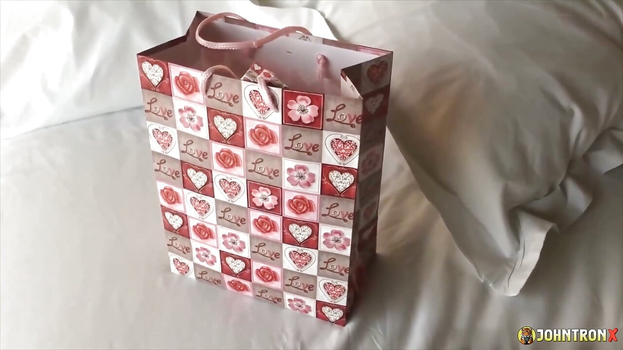 Johntronx - ngentot valentineku di bali