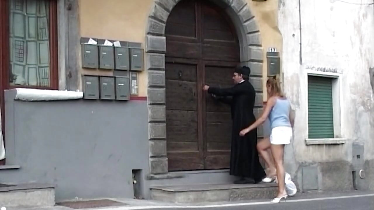 Blonde MILF Stretched Wide in Outdoor Hardcore Adventure