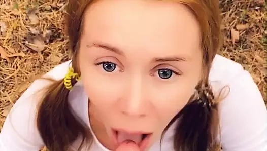 Schlampiger blowjob im park. Sie hat den mund für schwanz gemacht