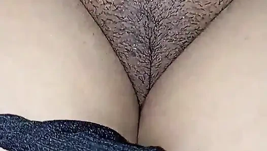 Ich ficke die heiße und saftige muschi meiner ehefrau, 18 jahre alte brünette junge frau, super heiß