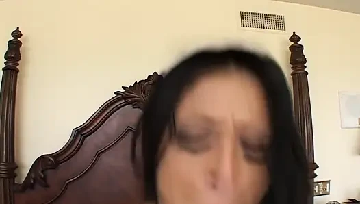 Pantat bahenol tante sange ini dientot habis-habisan sama kontol besar sampai dicrot di dalam