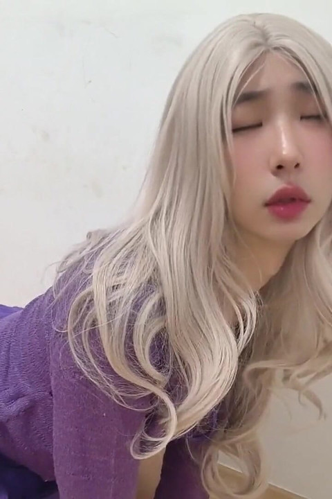 거대한 자지로 파괴된 중국 겸둥이 Sissy, 분수처럼 시오후키