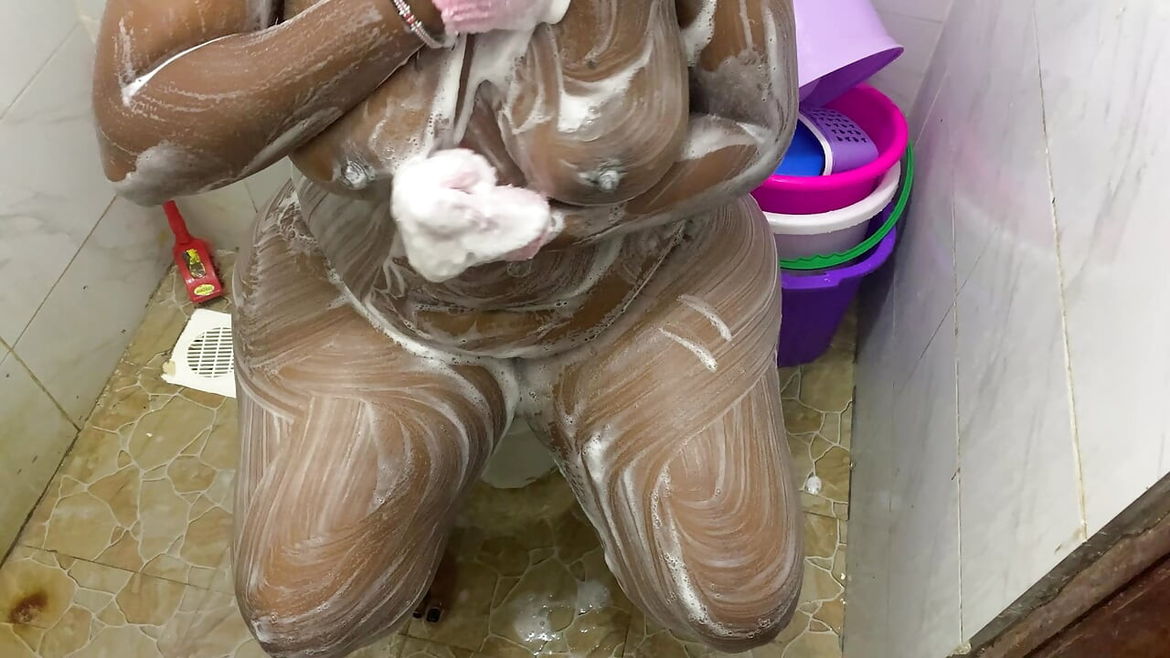 PAWG WIFE SHOWERING BEFORE SOME ACTION