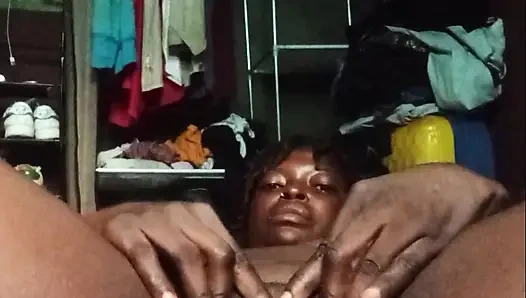 Parmaklama onu mutlu ediyor