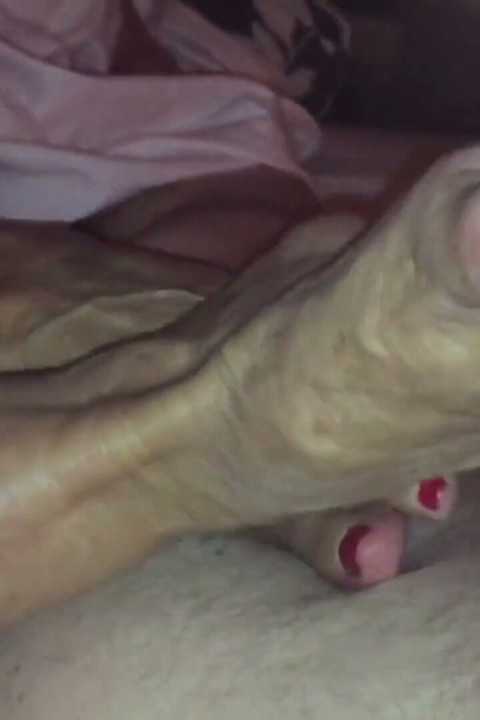 Aunty Ann Loves to Give Footjob in the Morning