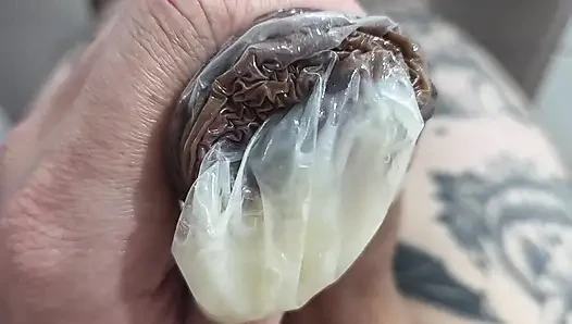 PREZERVATIFI SPERMLE DOLDURAN BAŞKA BIR VIDEO