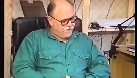 Pantat sekretaris seksi dientot dan dicrot di muka sama dua kontol besar