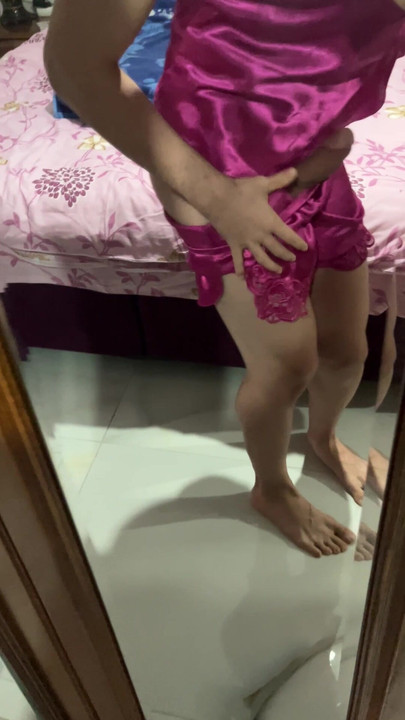 Femboy Introduces Her Nightgown